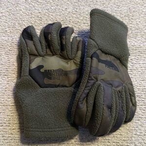 Kids The North Face winter gloves